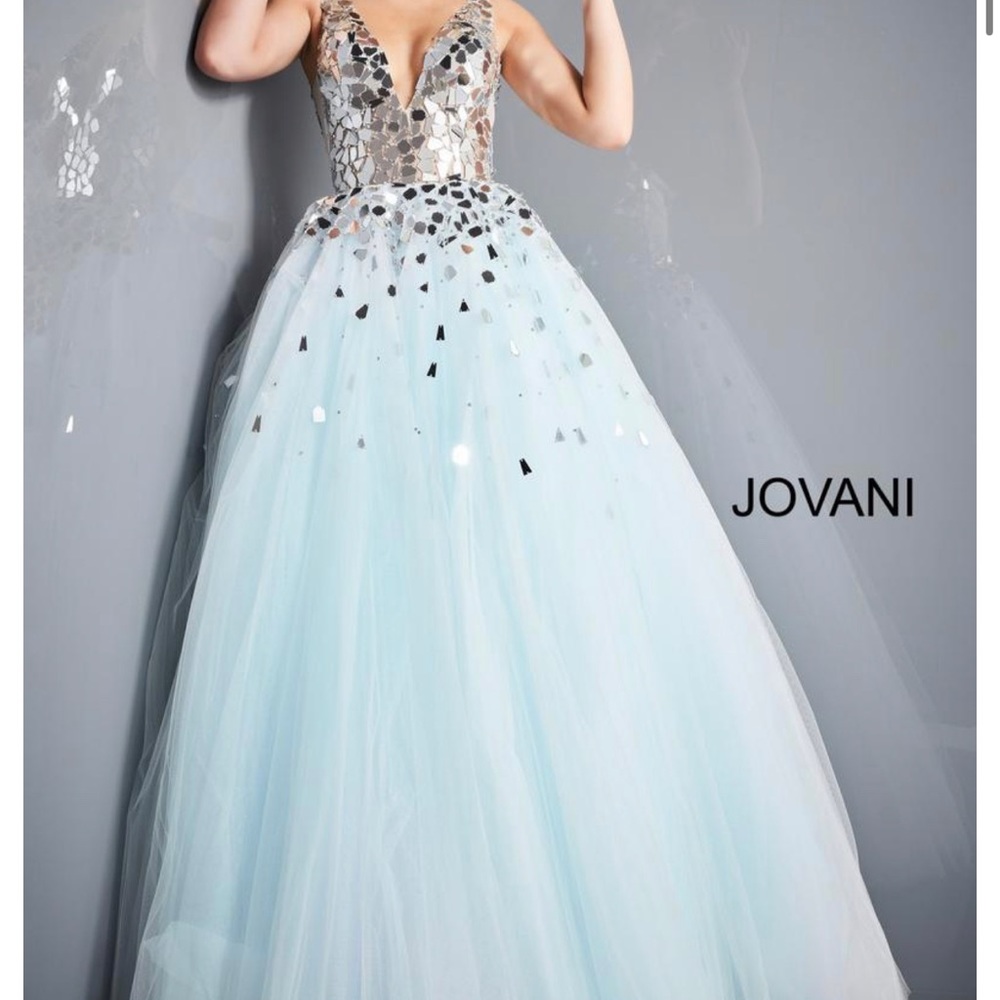 Jovnai Ball Gown 00007